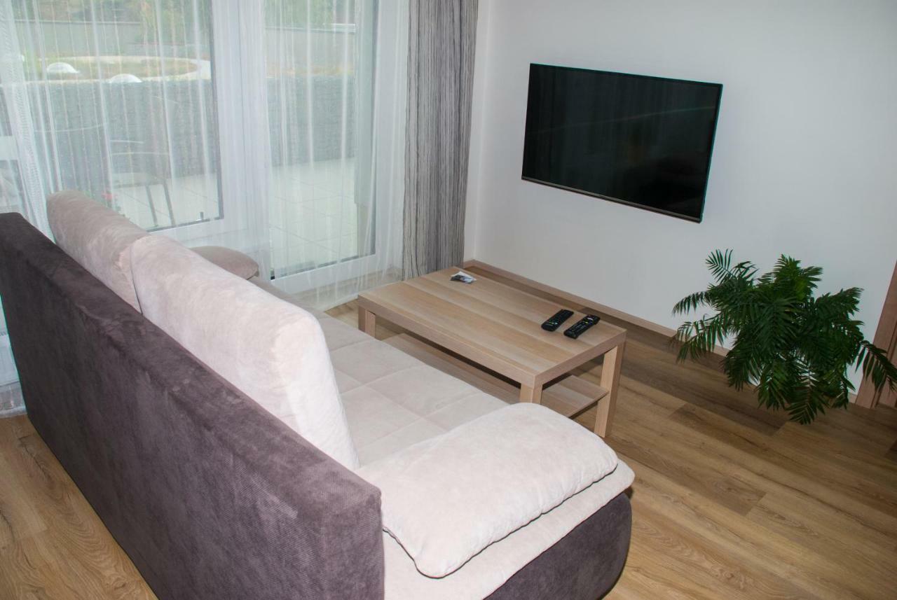 Sunny, Fully Furnished Studio Type With Terrace Plzeň Exterior foto